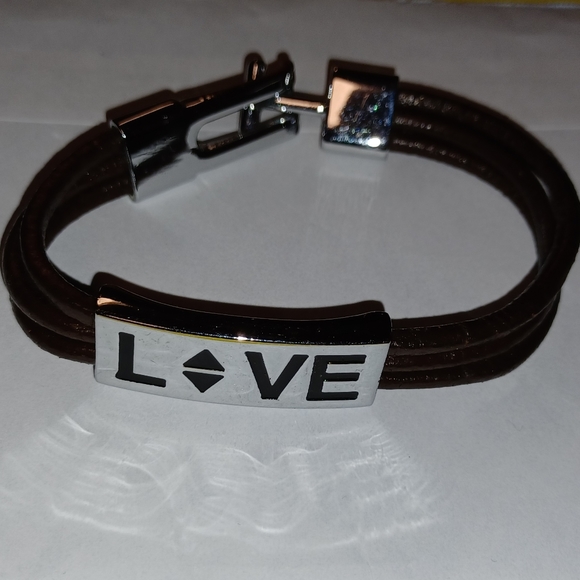 LOVE leather bracelet - Picture 5 of 5